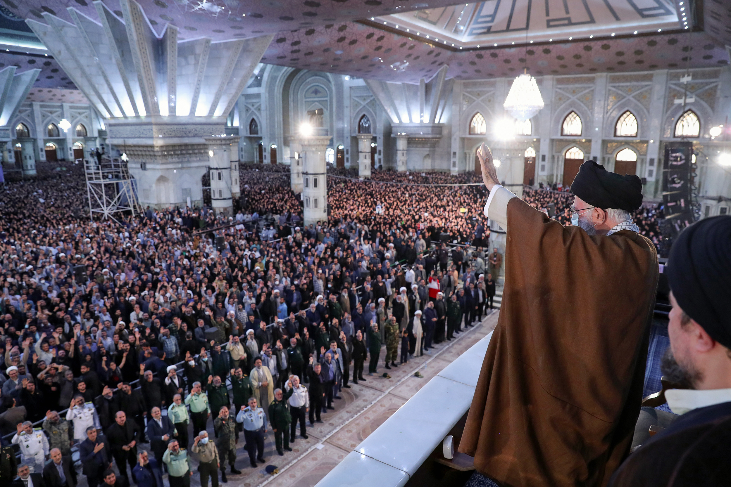 С верой и надеждой Имам Хомейни совершил беспрецедентные преобразования