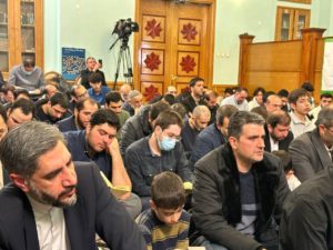 Чтение молитвы Кумейл в мечети Хатам аль-Анбийа в Москве